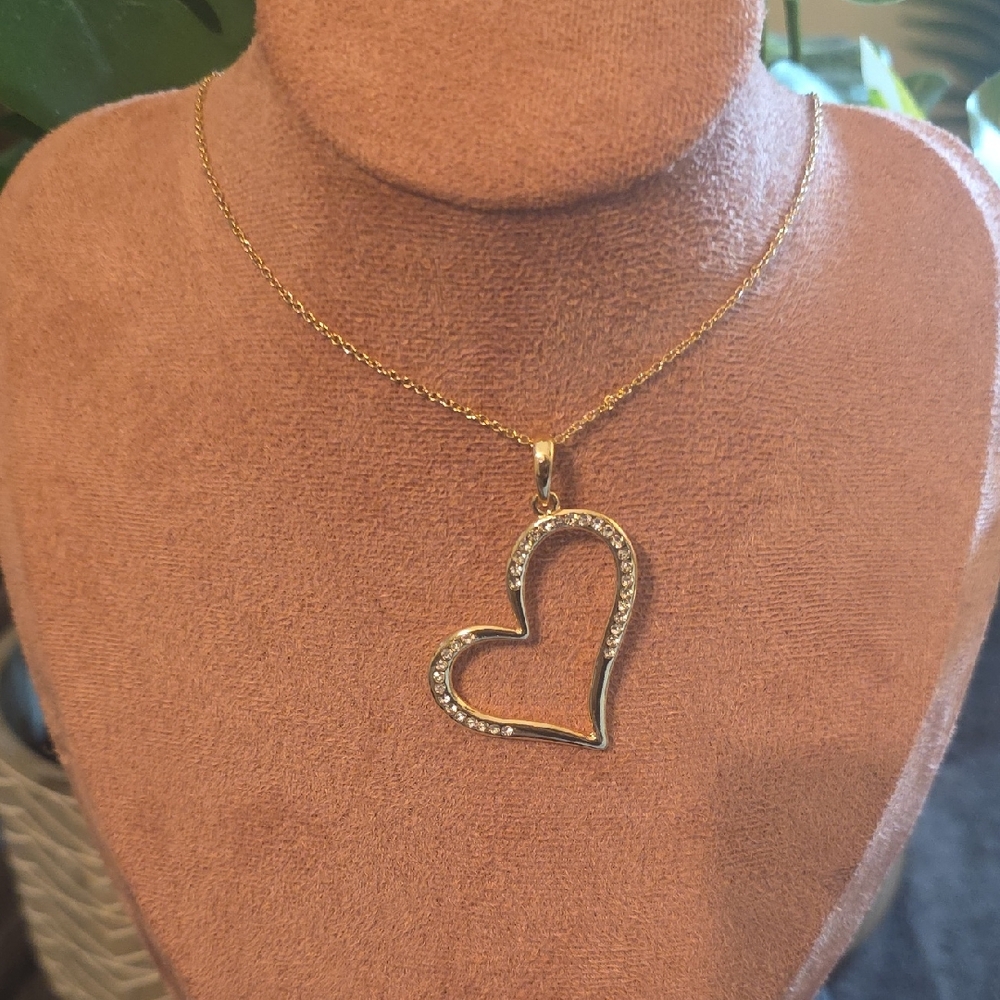 EYE CANDY Gold Heart Pendant Necklace